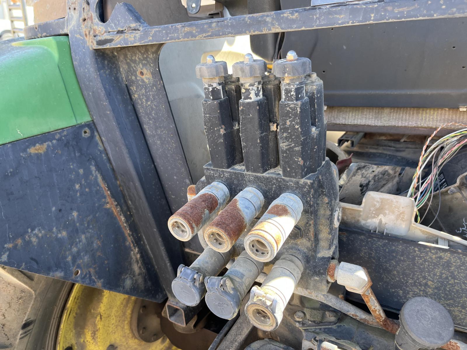 ./imagenes/INVOICE/2019/17964/JOHN DEERE 5525 (8).JPG